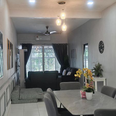 Homestay Cassa Dinie Private Pool Rantau Panjang Esterno foto