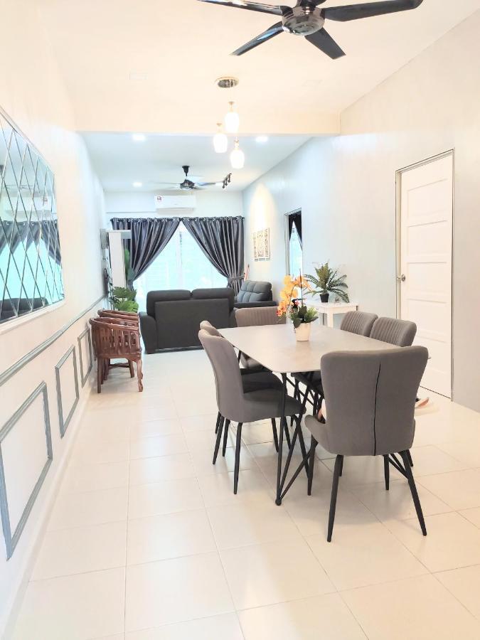 Homestay Cassa Dinie Private Pool Rantau Panjang Esterno foto