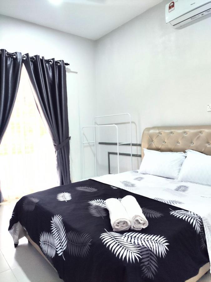 Homestay Cassa Dinie Private Pool Rantau Panjang Esterno foto