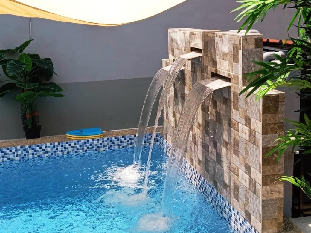 Homestay Cassa Dinie Private Pool Rantau Panjang Esterno foto