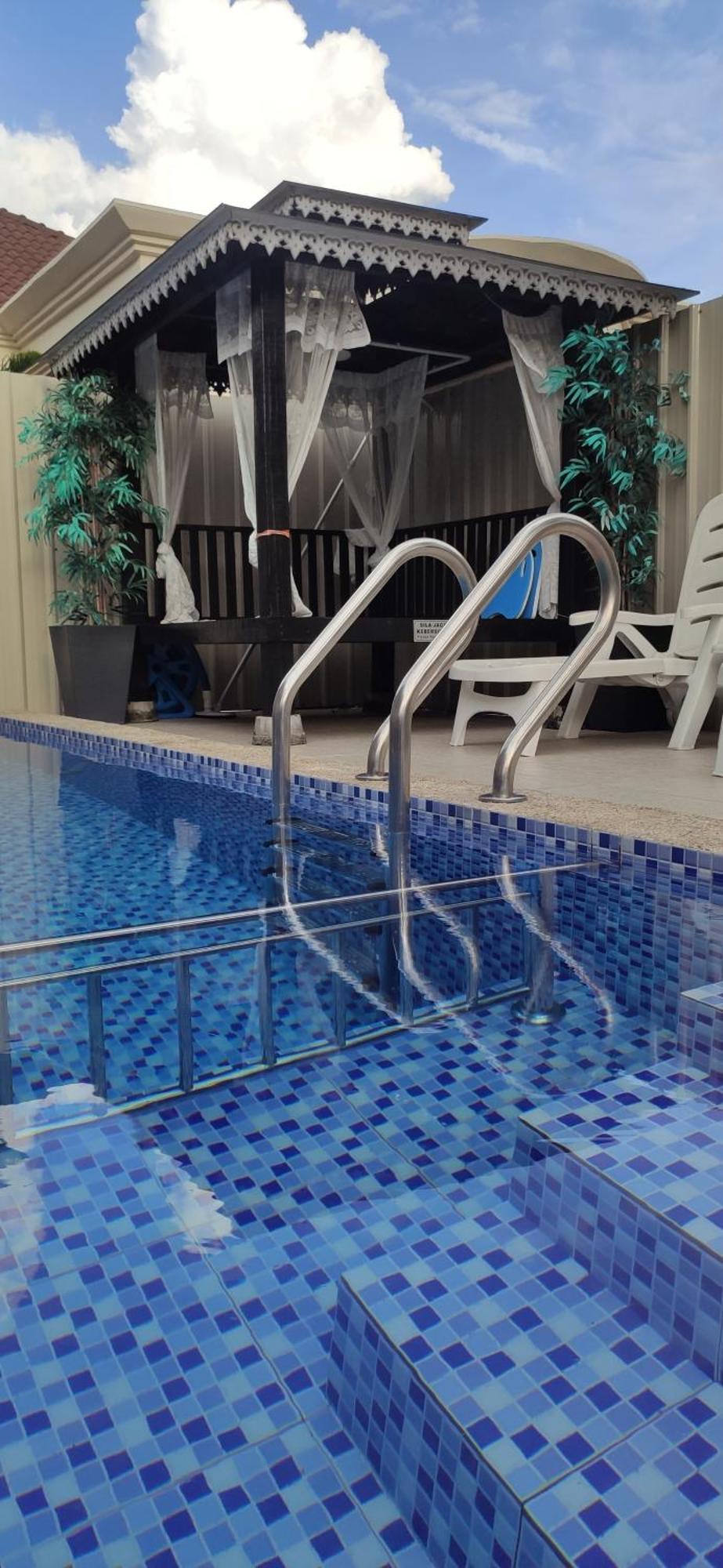 Homestay Cassa Dinie Private Pool Rantau Panjang Esterno foto
