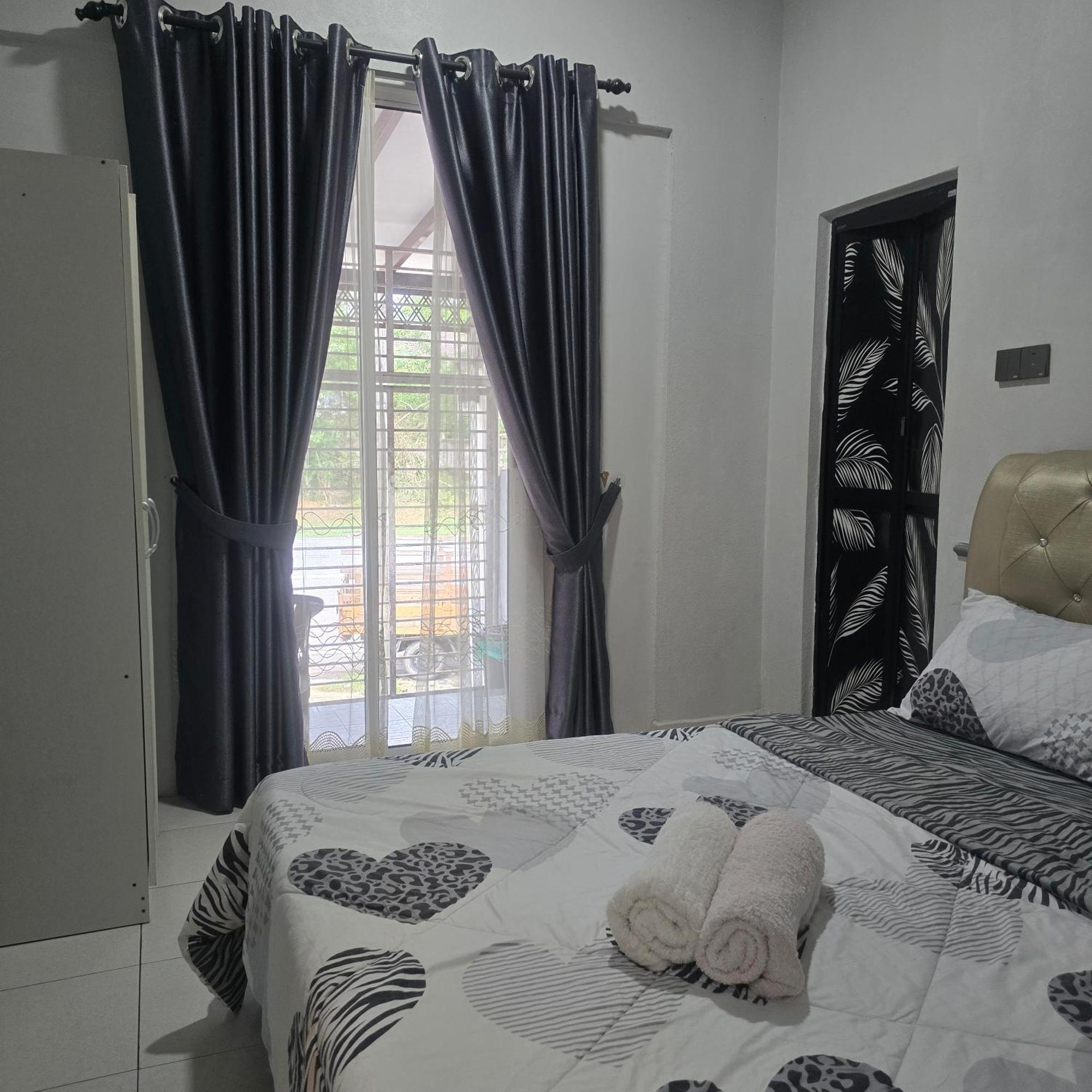Homestay Cassa Dinie Private Pool Rantau Panjang Esterno foto